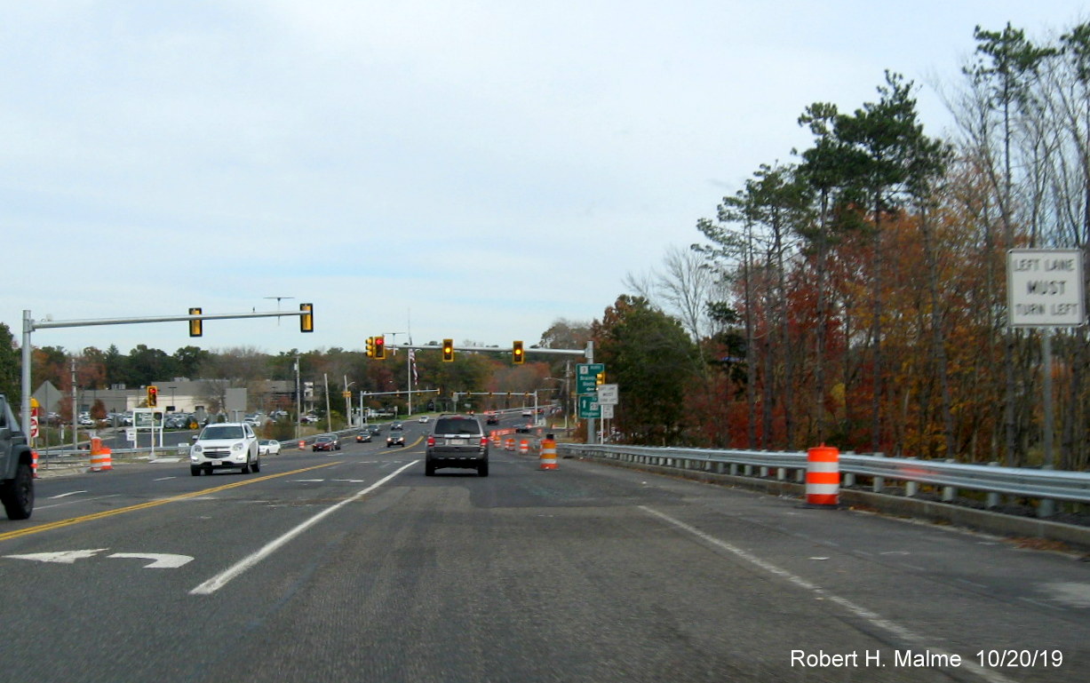 Image of flashing yellow traffic signals at ramp from MA 3 North heading east on Derby Street in Hingham in late Oct. 201