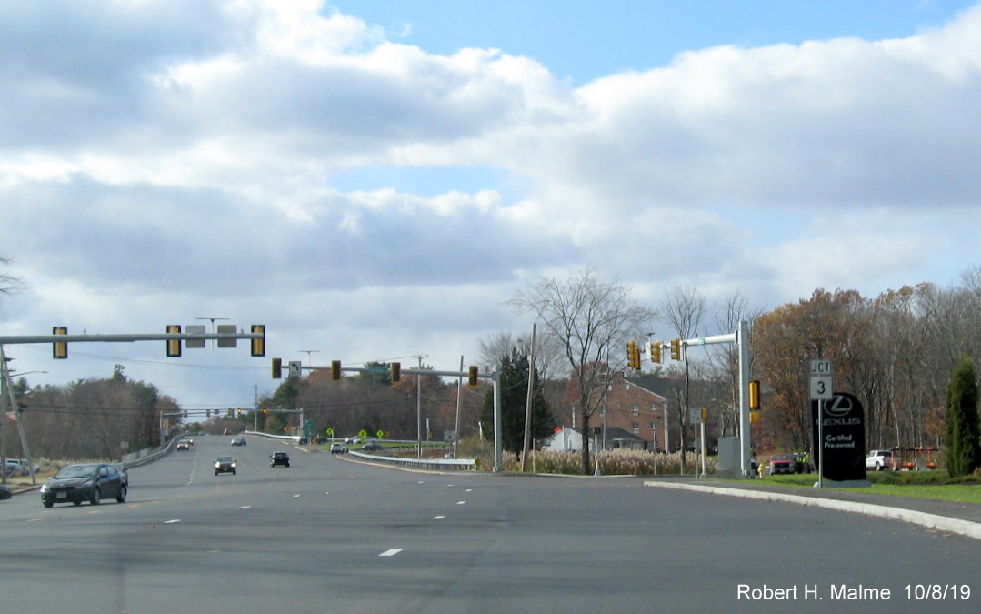 Image of recently activated traffic signals at ramps to and from MA 3 North at Derby Street in Hingham in Nov. 2019