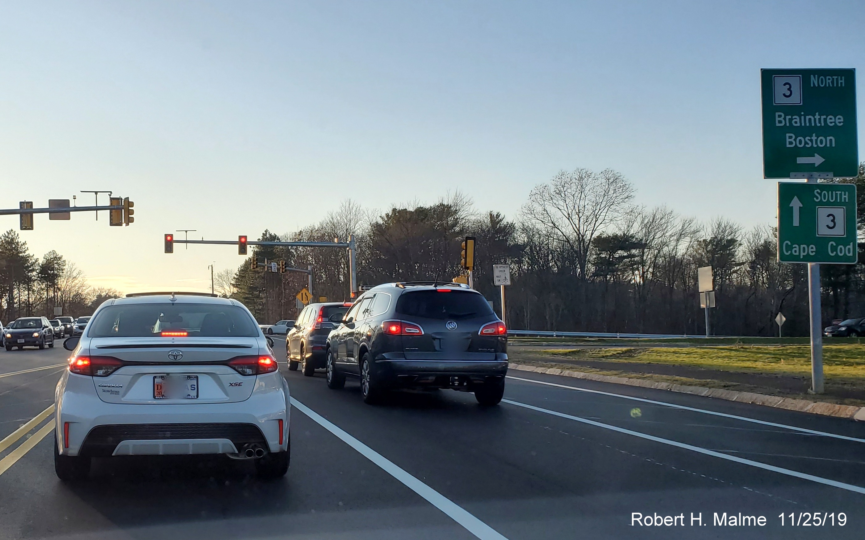 Image of newly activated traffic signals at ramps to and from MA 3 North at Derby Street in Hingham in Nov. 2019