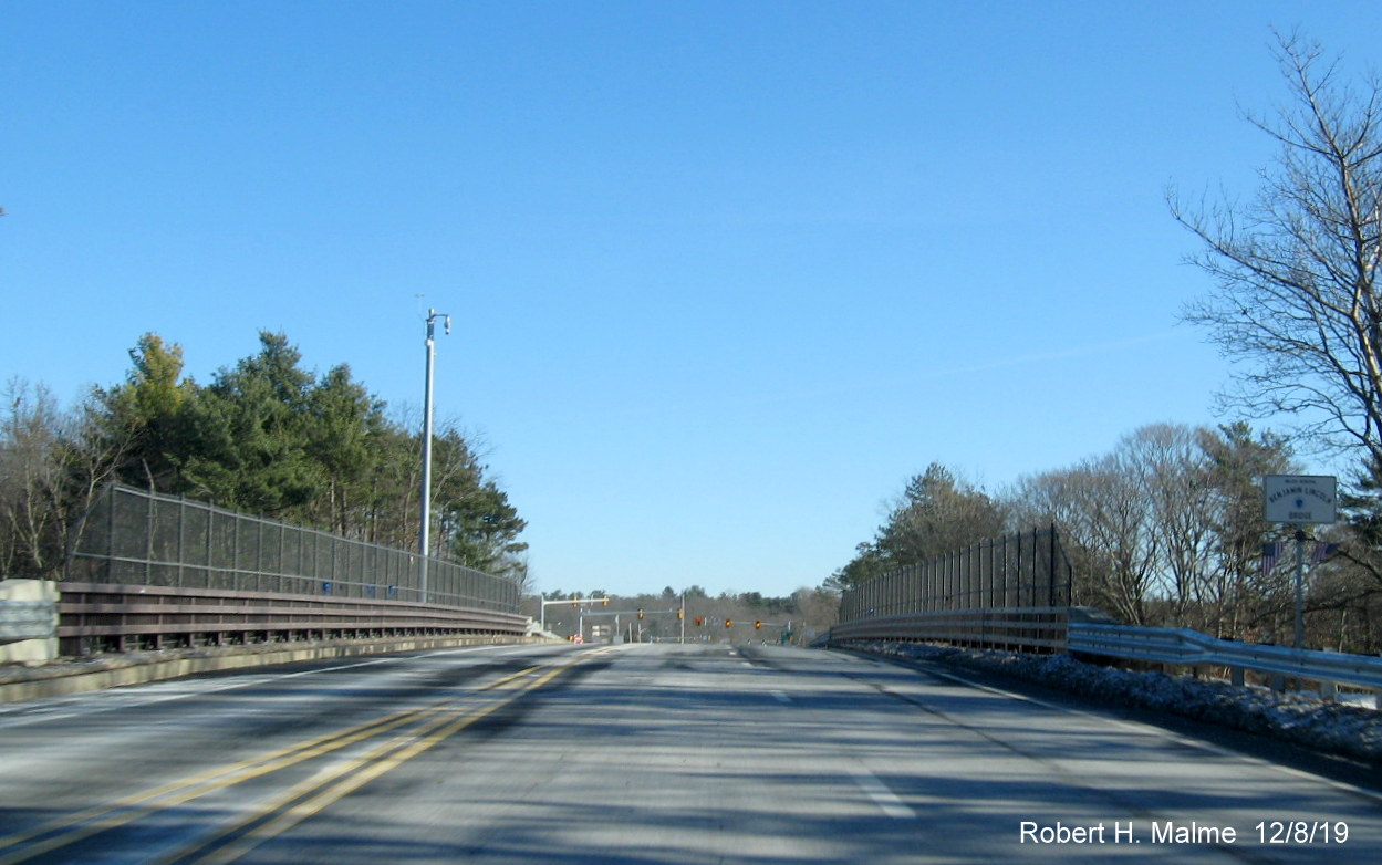 Image of completed work on Benjamin Lincoln Bridge over Route 3 creating 2 lanes for eastbound Derby Street traffic in Dec. 2019