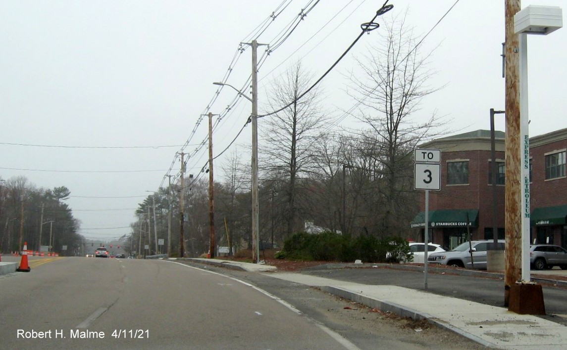 Image of new To MA 3 trailblazer along Derby Street west after intersection with Whiting Street (MA 53), April 2021