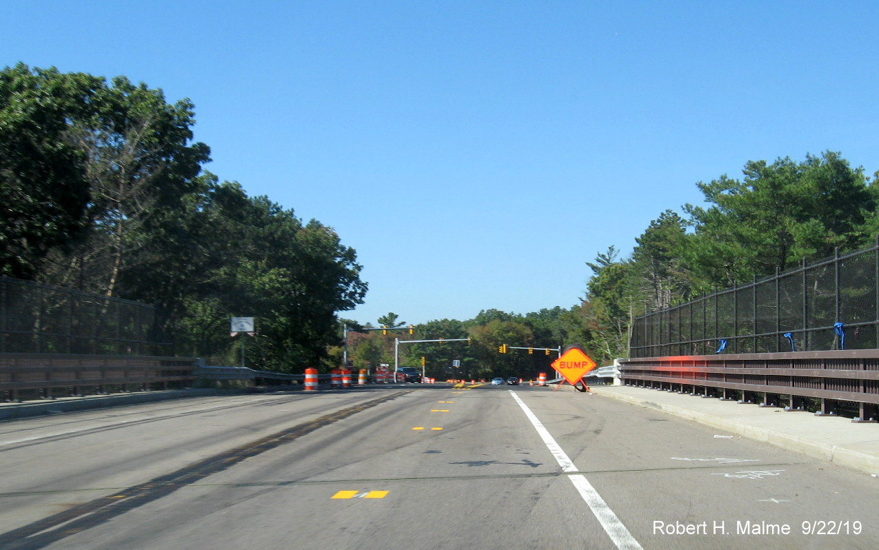 Image of lack of new pavement on Benjamin Lincoln bridge carrying Derby Street over MA 3 in Hingham with confusing
                                        lane markings on Sept. 22, 2019