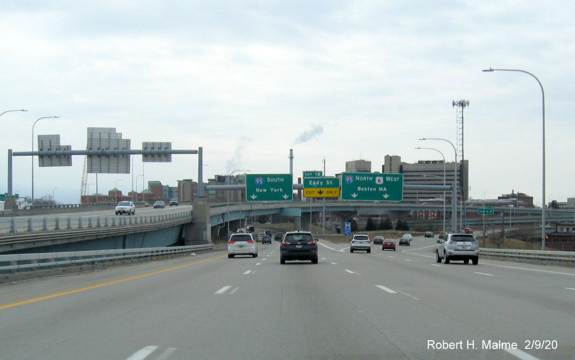 Image of overhead signage at the end of I-195 West in Providence with no change in exit numbers