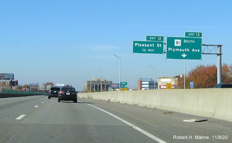 Image of overhead signage on C/D exit ramp at MA 81 South exit with new milepost based exit numbers on I-195 West in Fall River, November 2020