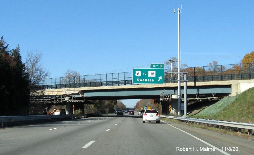 Image of overhead sign at ramp for US 6 to MA 118 exit with new milepost based exit number on I-195 West in Swansea, November 2020
