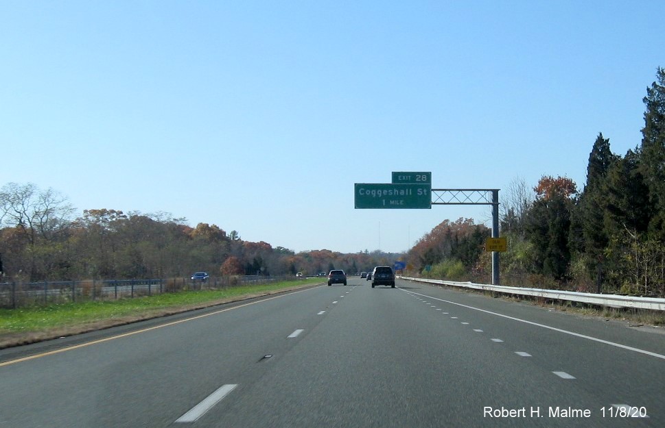 Image of 1-mile advance overhead sign for Coggeshall Street exit with new milepost based exit number and yellow old exit number sign on support on I-195 West in New Bedford, November 2020