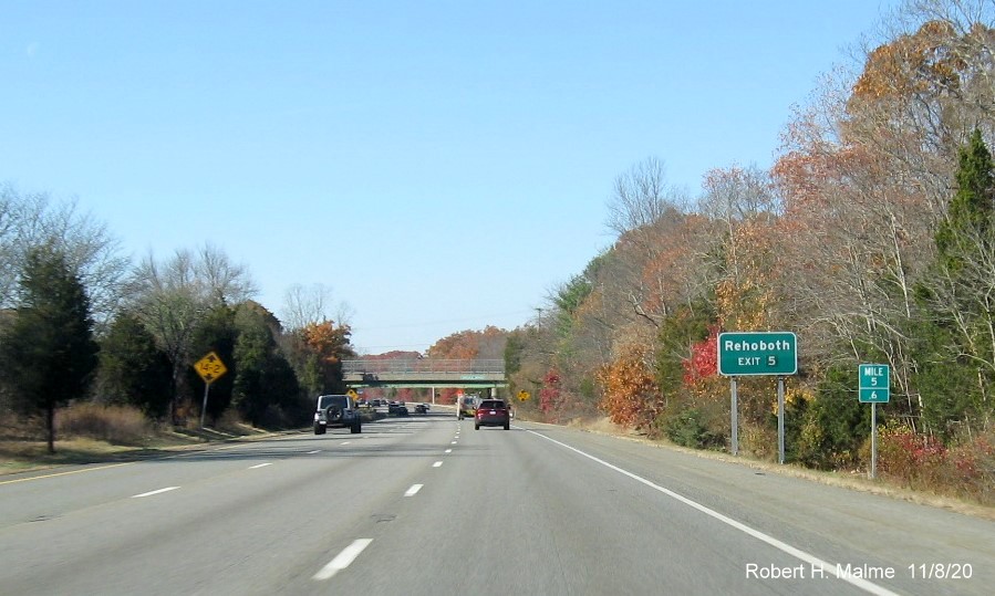 Image of auxiliary sign for MA 136 exit with new milepost based exit number on I-195 West in Swansea, November 2020