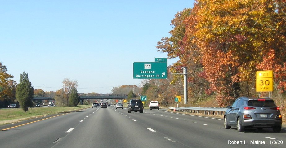 Image of overhead sign at exit ramp to MA 114A on I-195 West in Seekonk, not getting new exit number, November 2020