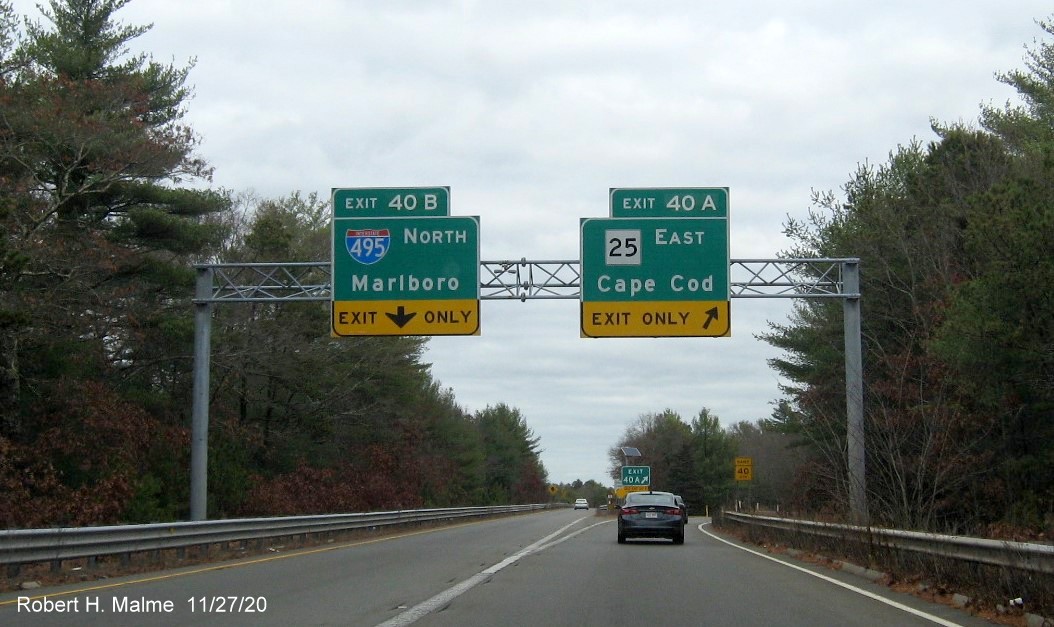 Image of overhead signs at ramp split to I-495 North adn MA 25 East with new milepost based exit numbers at end of I-195 East in Wareham, November 2020