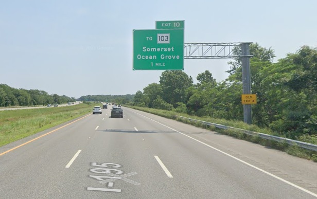 Google Maps Street View image of 1 mile advance overhead sign for To MA 103 exit with new milepost based exit number and yellow Old Exit 4 sign on support on I-195 East in Somerset, July 2021