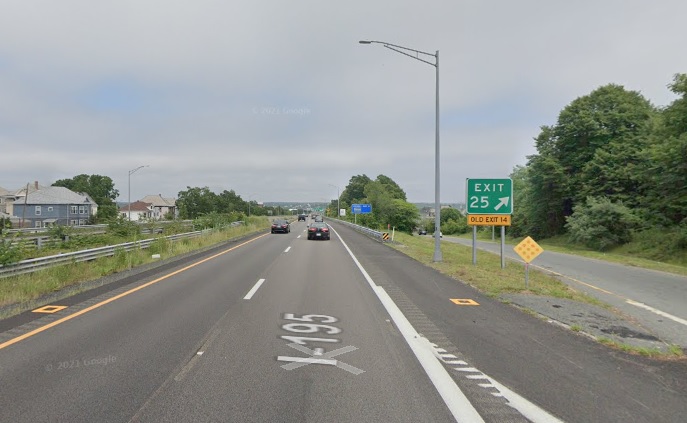 Google Street View Image of gore sign for Penniman Street exit with new milepost based exit number and yellow Old Exit 14 sign attached below on I-195 East in New Bedford, July 2021