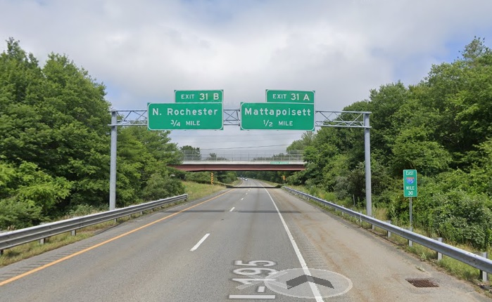 Google Maps Street View image of 3/4 and 1/2 mile advance signs for N. Rochester and Mattapoisett exits with new milepost based exit numbers on I-195 East in Mattapoisett, July 2021
