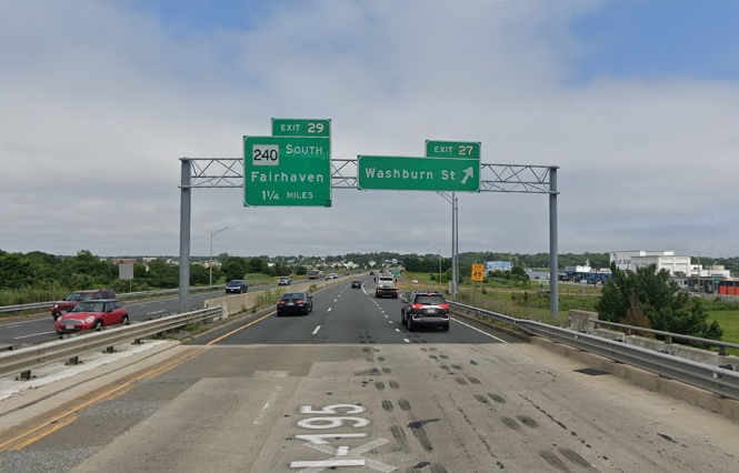 Google Maps Street View image of overhead exit sign for Washburn Street exit with new milepost based exit number on I-195 East in New Bedford, July 2021