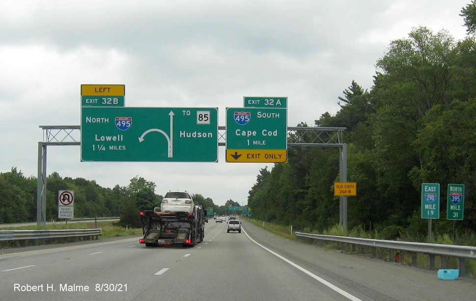 Image of 1 1/4 mile advance diagrammatic sign and 1 Mile advance sign for I-495 exits 
                                        with new I-395 milepost based exit numbers on I-290 in Marlborough, August 2021