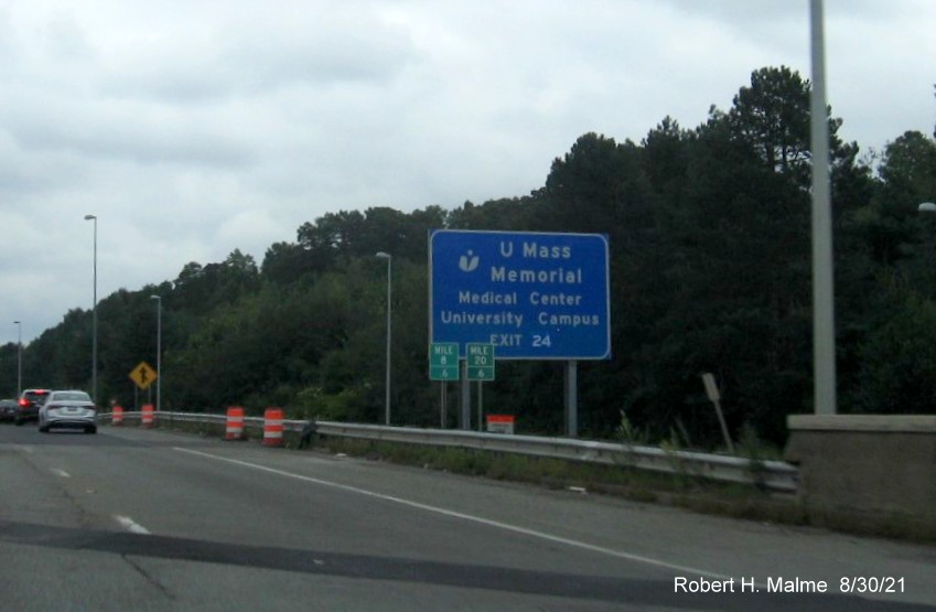 Image of blue hospital auxiliary sign for Plantation Street exit with new I-395 milepost based exit number on I-290 East in Worcester, August 2021