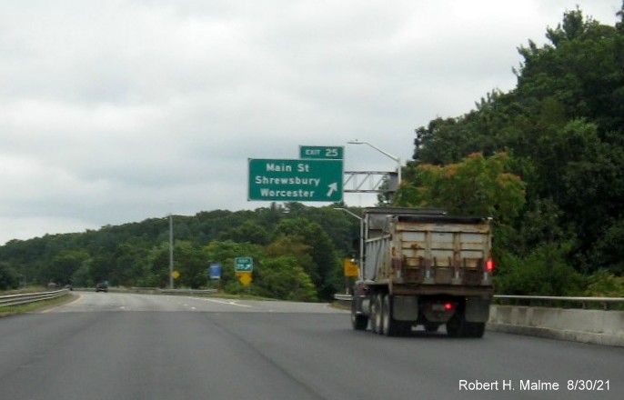 Image of overhead ramp sign for Main Street exit with new I-395 milepost based exit number on I-290 East in Shrewsbury, August 2021