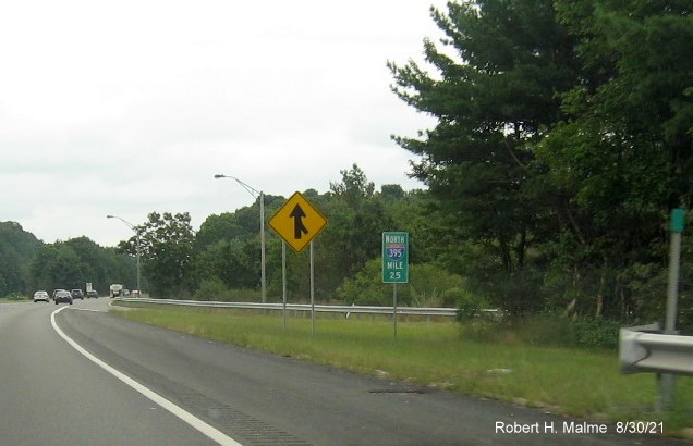 Image of lone I-395 North mile marker put up where I-290 East marker was missing in Shrewsbury, August 2021