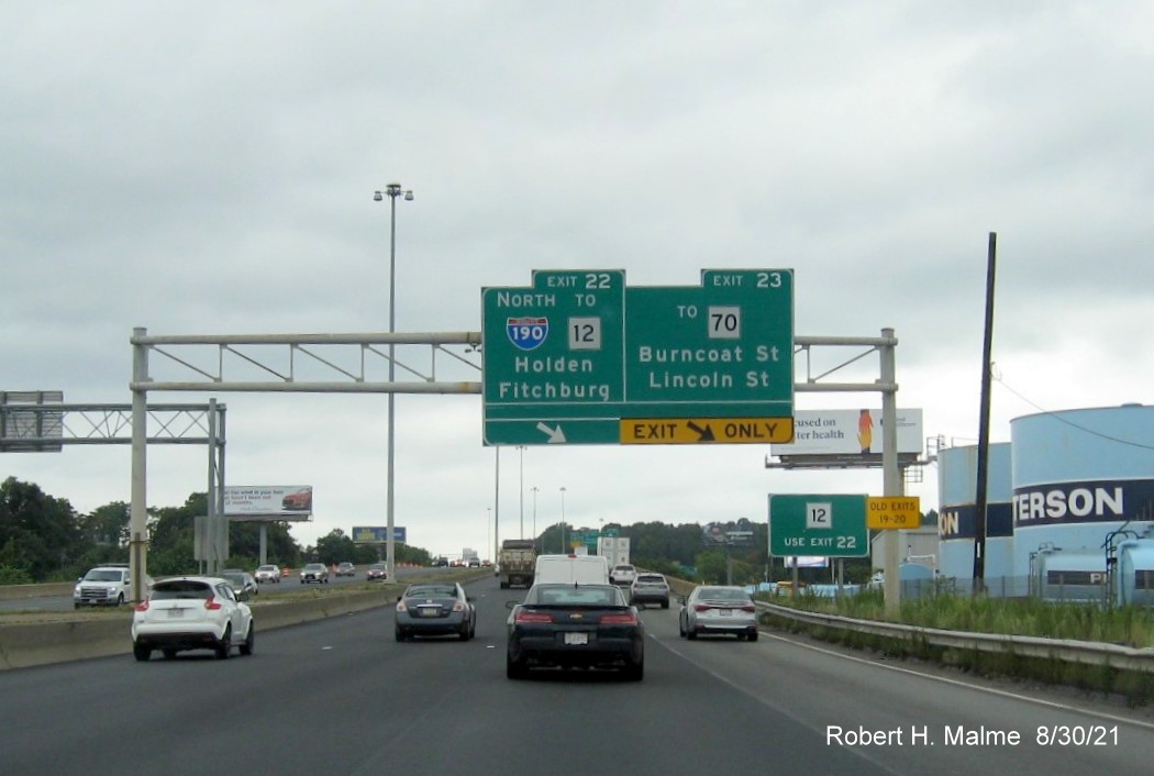 Image of old 1/4 mile advance sign for North I-190/MA 70 exits with new I-395 milepost based exit numbers on I-290 East in Worcester, August 2021