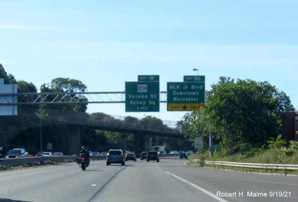 Image of newly placed overhead advance signage for MA 122 and MLK Jr. Blvd. exits with new milepost based exit numbers on I-290 West in Worcester, September 2021