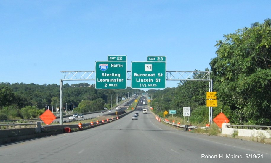 Image of overhead advance signs for I-190 North and MA 70 with new milepost based exit numbers and yellow Old Exit 20 and 19 advisory signs on right support on I-290 West in Shrewsbury, September 2021