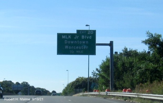 Image of 1/2 mile advance overhead sign for MLK Jr. Blvd. exit with new milepost based exit number on I-290 West in Worcester, September 2021