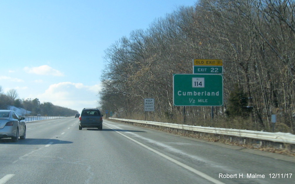 Image of 1/2 mile advance sign for RI 114 exit on I-295 South in Cumberland with new exit number