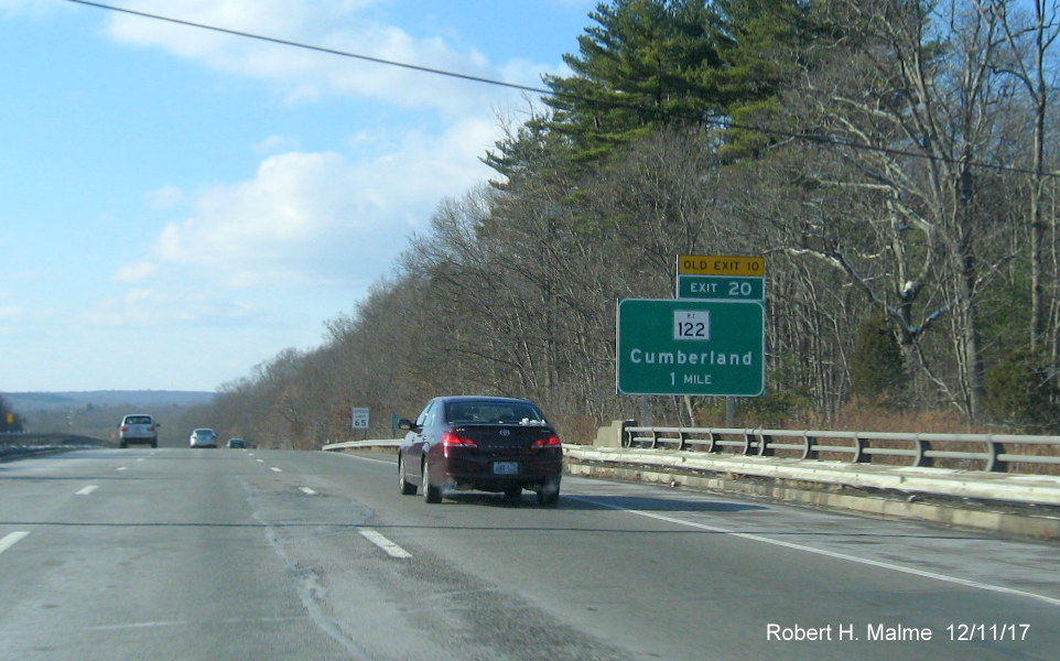 Image of 1-Mile advance sign for RI 122 exit on I-295 South in Cumberland with new exit number