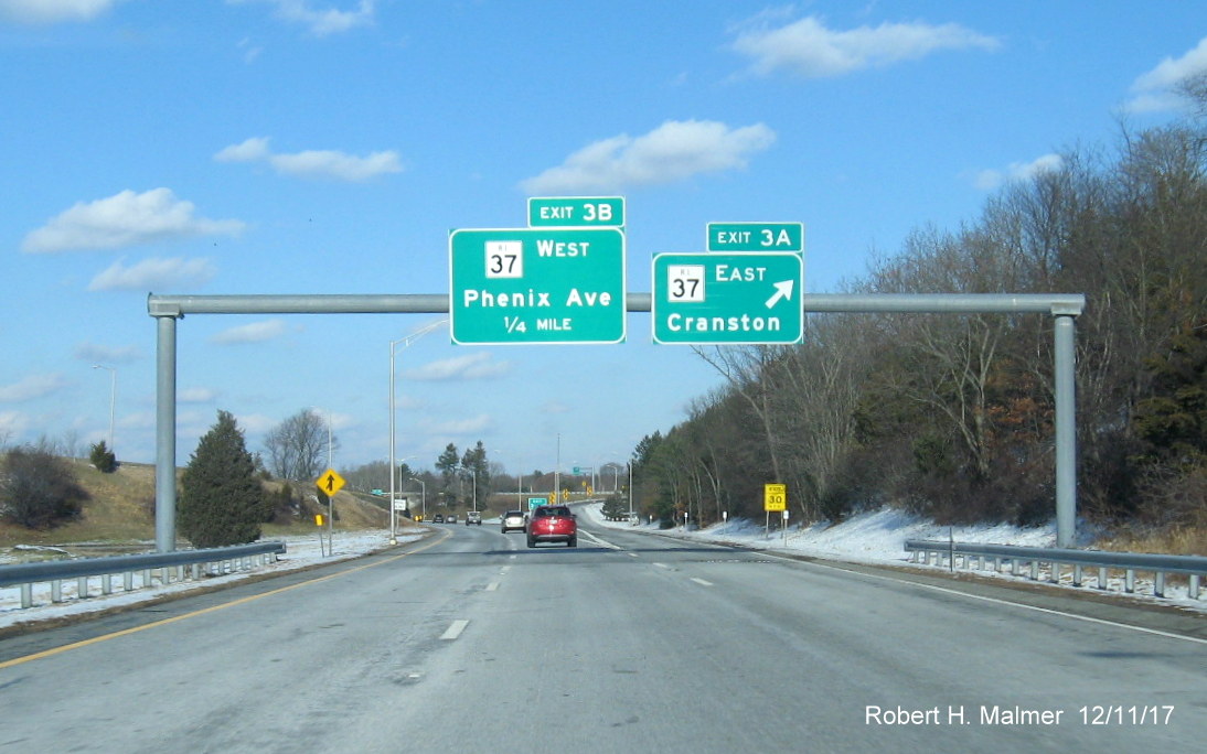 Image of overhead signage for RI 37 exits on I-295 North in Warwick with same exit numbers