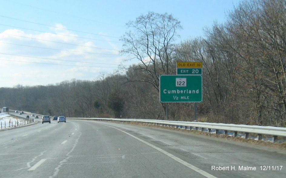 Image of 1/2 mile advance sign for RI 122 exit on I-295 South in Cumberland with new exit number
