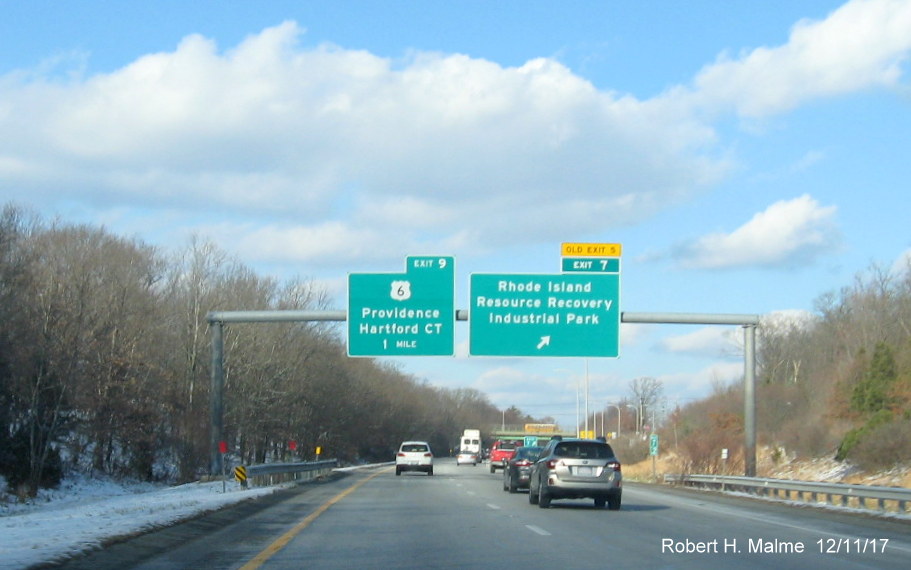 Image of 1-Mile advance overhead sign on I-295 North in Johnston with new exit number