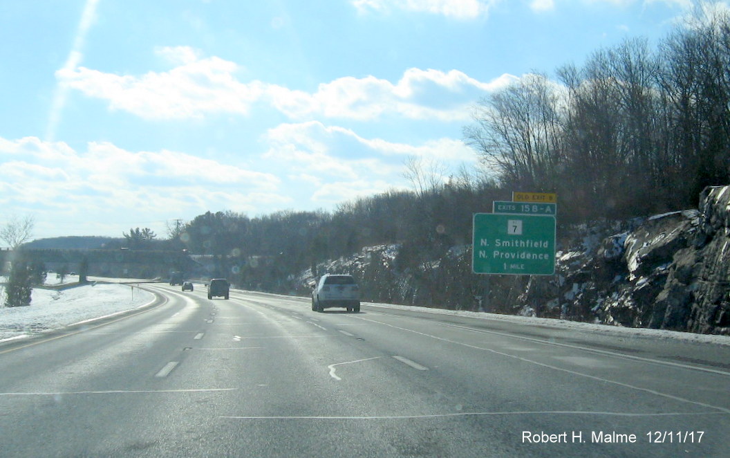Image of 1-Mile advance sign for RI 7 exits on I-295 South in North Smithfield with new exit number