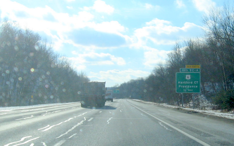 Image of 1/2 mile advance sign for US 6 exit on I-295 South in Johnston, RI with new exit number
