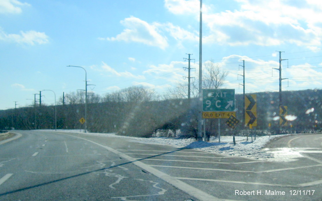 Image of new exit gore sign for US 6 exits on I-295 South in Johnston, RI with new exit number
