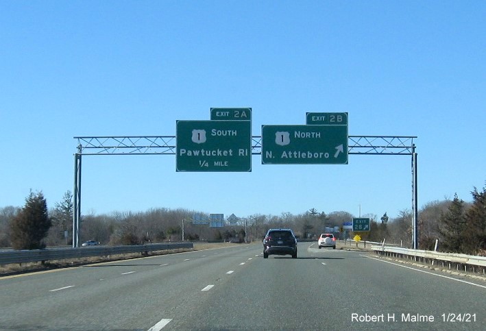 Image of overhead signage at ramp for US 1 North exit with new milepost based exit numbers on I-295 South in North Attleborough, January 2021