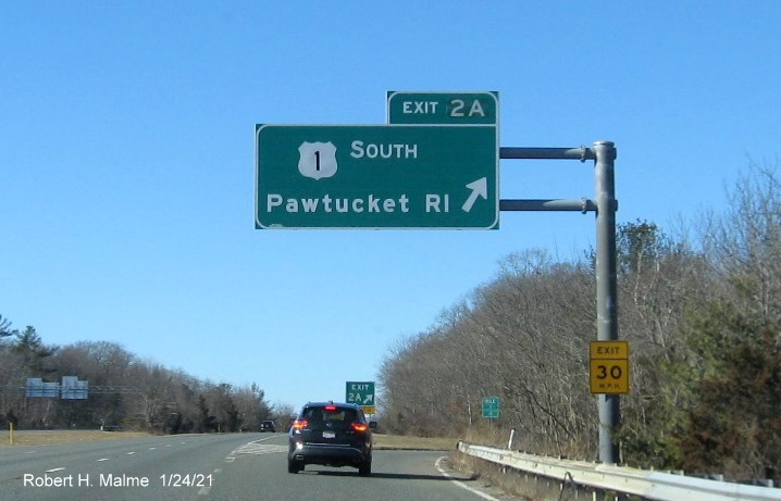 Image of overhead signage at ramp for US 1 South exit with new milepost based exit number on I-295 South in North Attleborough, January 2021