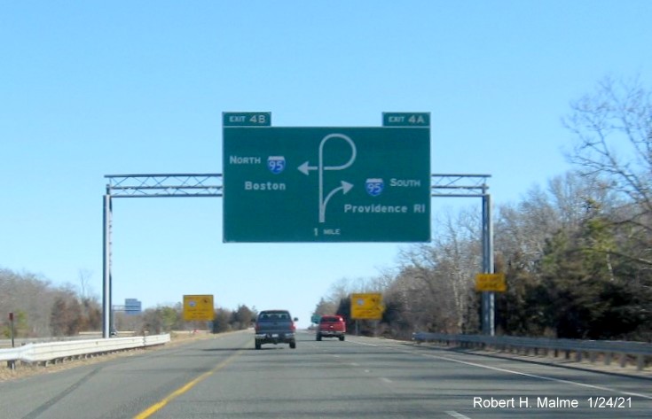 Image of 1-Mile advance diagrammatic overhead sign for I-95 Exits with new milepost based exit number and yellow Old Exits 2 B-A sign on right support post on I-295 North in North Attleborough, January 2021