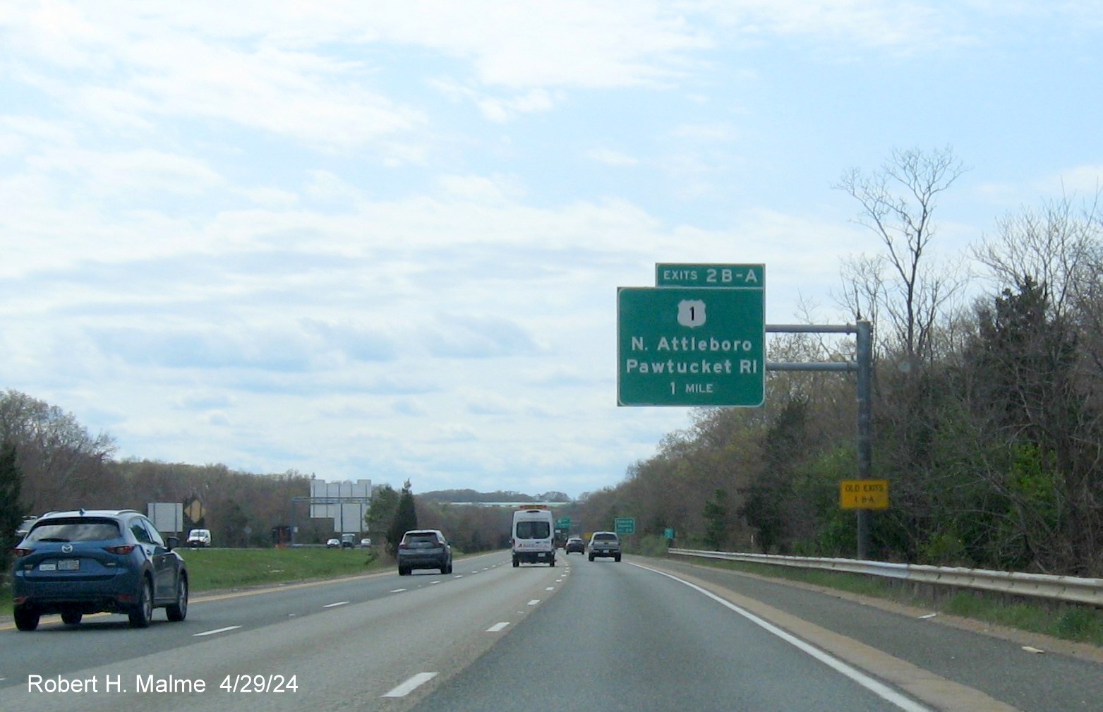 Image of recently placed 1 mile advance sign for US 1 exits on I-295 South in Attleboro, April 2024