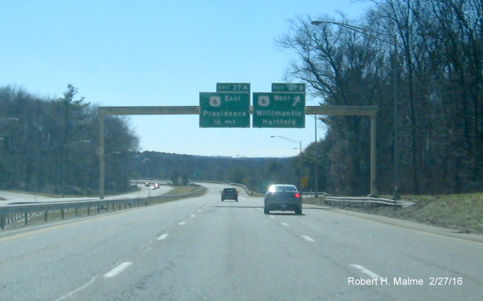 Image of new exit ramp and advance overhead signage with new milepost base exit numbers on I-395 South in Danielson, CT
