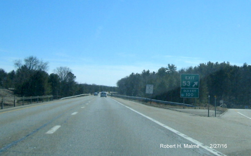 Image of new gore sign with milepost and former exit number on I-395 South in East Thompson, CT
