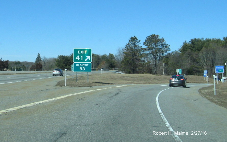 Image of new gore sign for CT 101 exit with new milepost based number and old exit number tab on bottom on I-395 North in Dayville, CT
