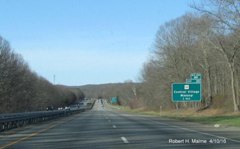 Image of new 1-mile advance sign with new milepost based exit number for CT 14 on I-395 North in Moosup, CT
