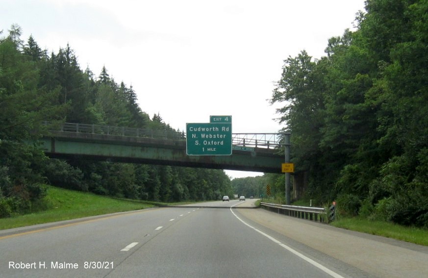 Image of 1 mile advance sign for St exit with new milepost based exit number and yellow Old Exit 3 advisory sign on support on I-395 South in Webster, August 2021