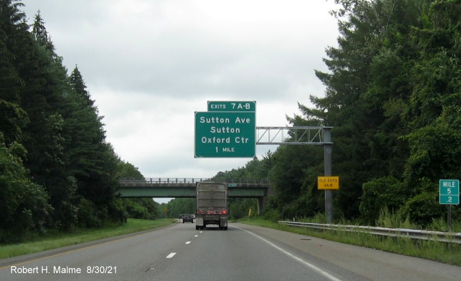 Image of 1 mile advance overhead sign for Sutton Avenue exits with new milepost based exit numbers and yellow Old Exits 4 A/B sign on support on I-395 North in Oxford, August 2021 
