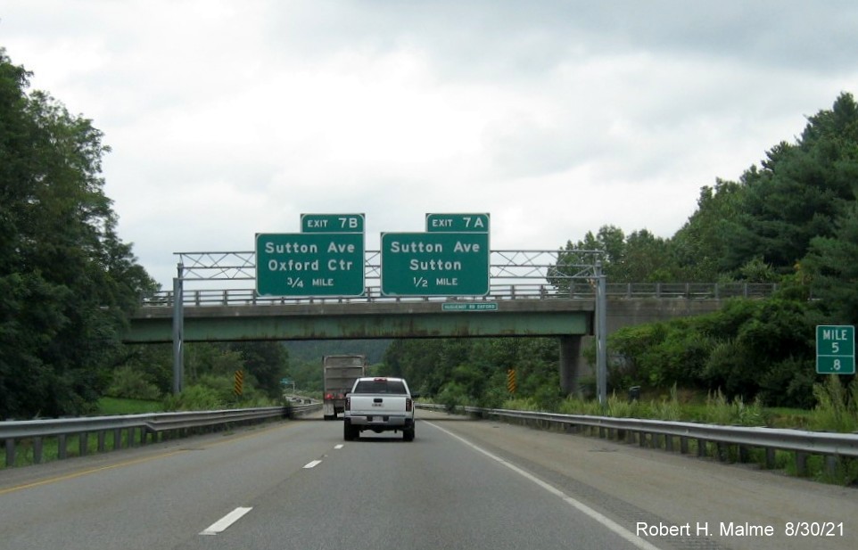 Image of 1/2 mile advance overhead sign for Sutton Avenue exits on I-395 North in Oxford, August 2021 