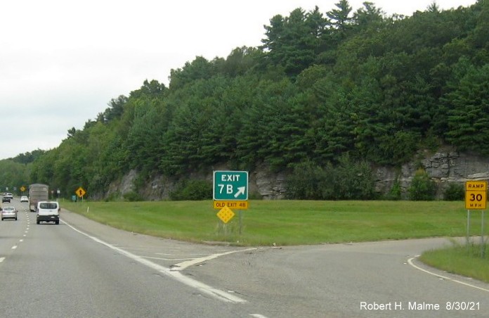 Image of 1 gore sign for second Sutton Avenue exit with new milepost based exit number on I-395 North in Oxford, August 2021 