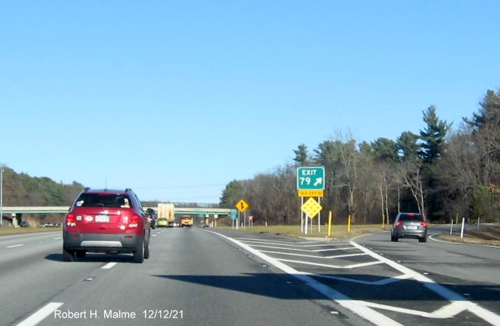 Image of newly placed gore sign for MA 2A/MA 111 exit on I-495 North in Littleton, December 2021