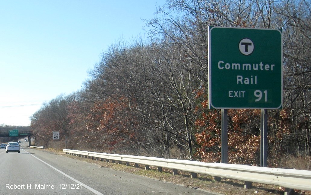 Image of newly placed auxiliary sign for Woburn Street exit on I-495 South in Chelmsford, December 2021