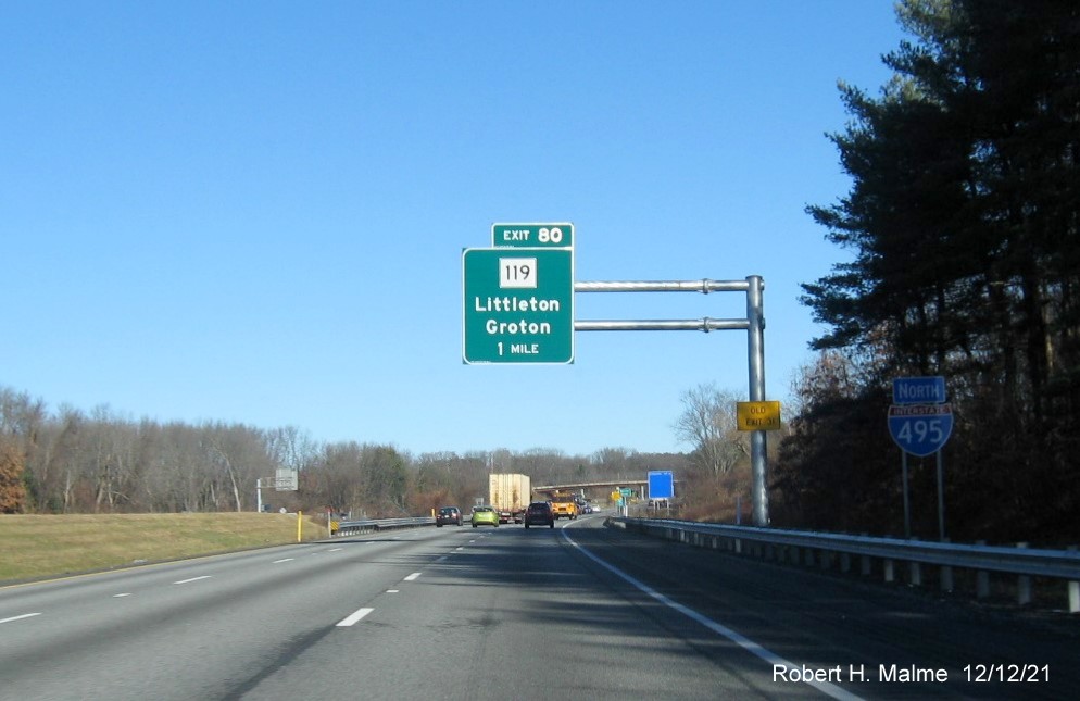 Image of newly placed 1 mile advance overhead sign for MA 119 exit on I-495 North in Littleton, December 2021