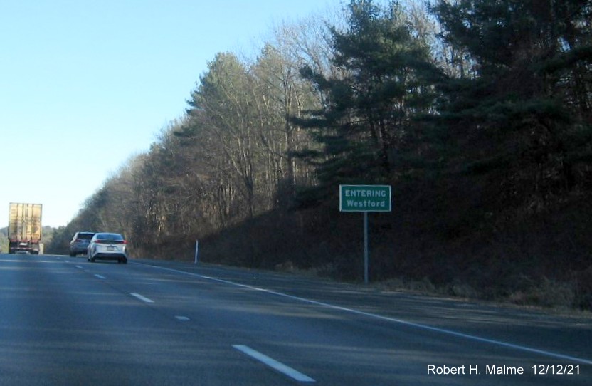 Image of recently placed town line sign for Westford on I-495 North, December 2021