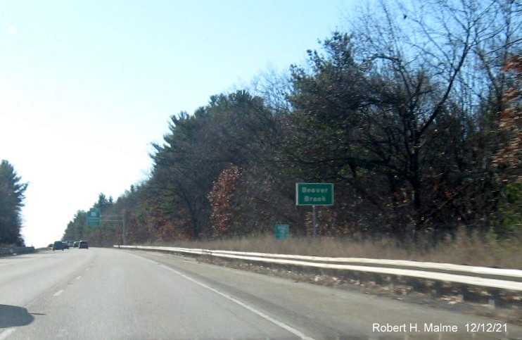 Image of recently placed bridge crossing sign on I-495 South in Boxboro, December 2021